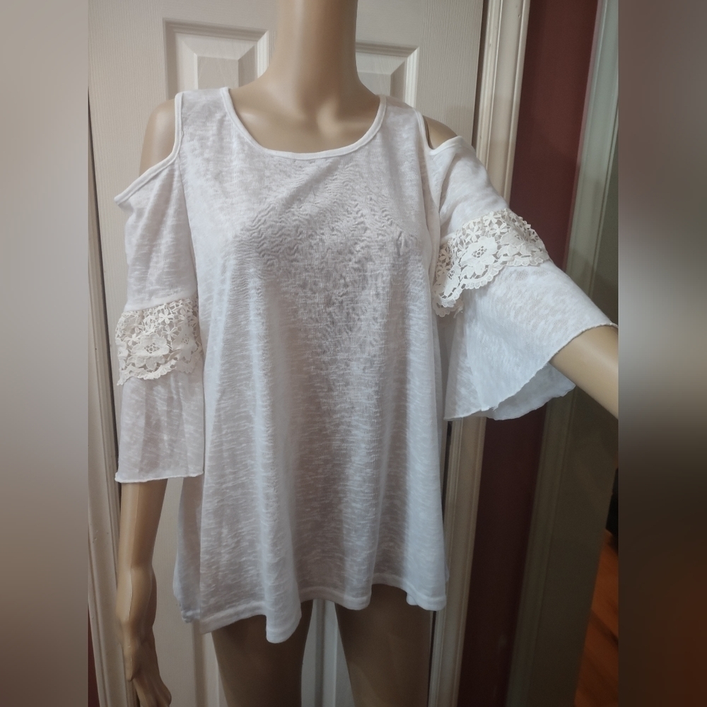 Umgee women's size small white open shoulder blouse shirt top